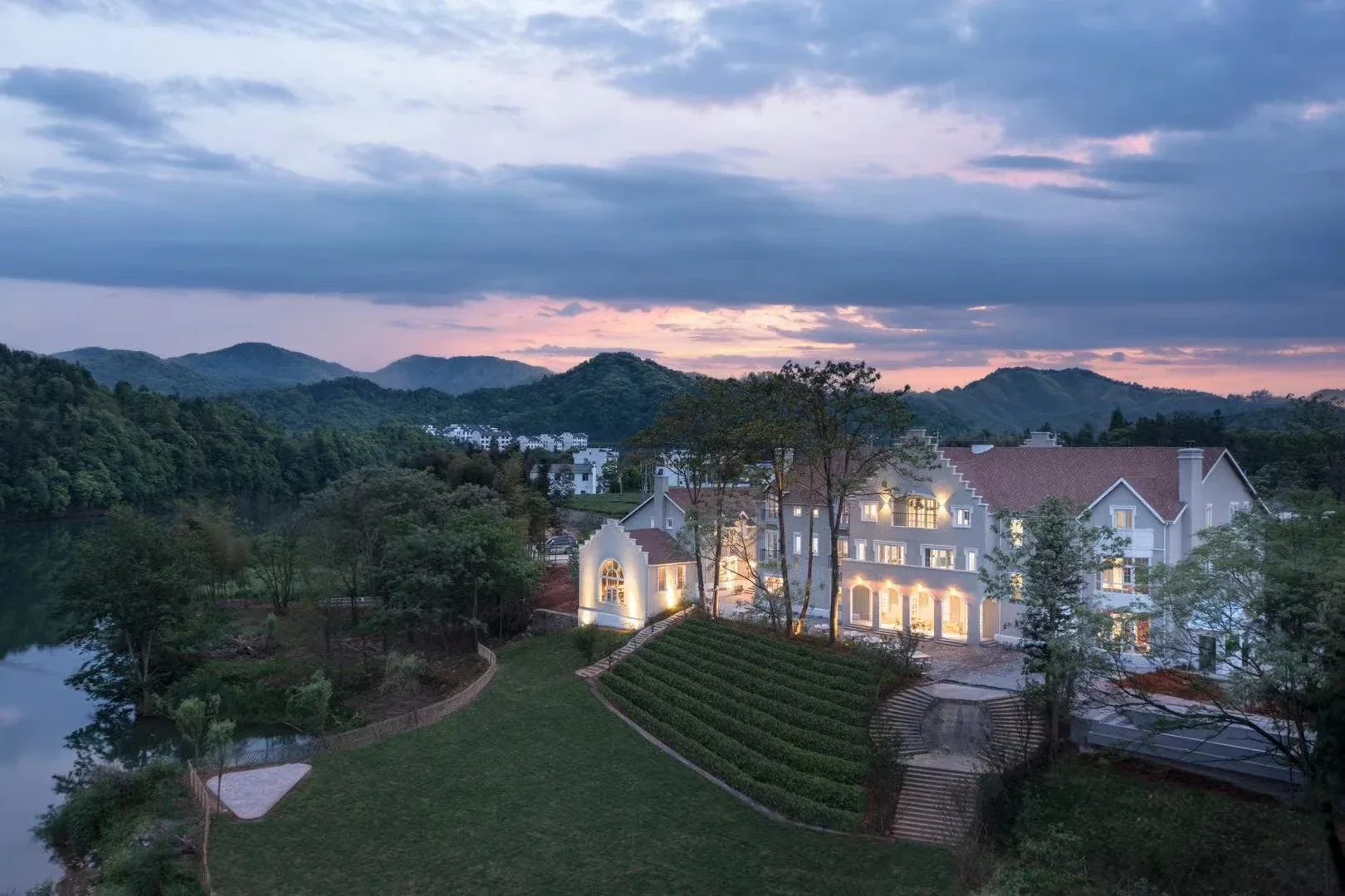Victoria Manor House — Seni bina